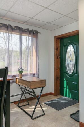 Interior - Creekside Cabin - Watkins Glen, Corning, Finger Lakes with Hot Tub (Corning)