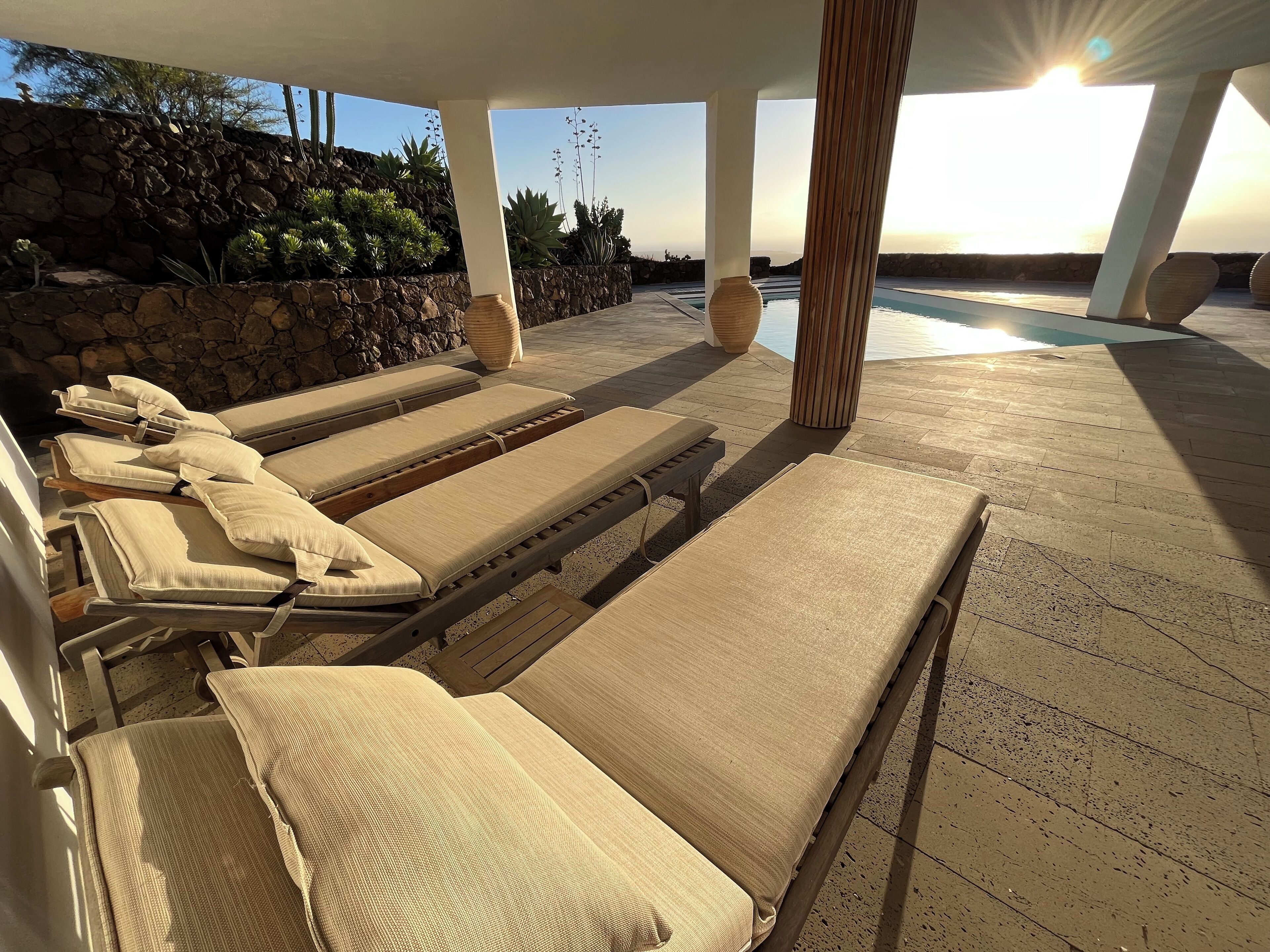 حمّام سباحة خارجي، حمّام سباحة مُدفَّأ