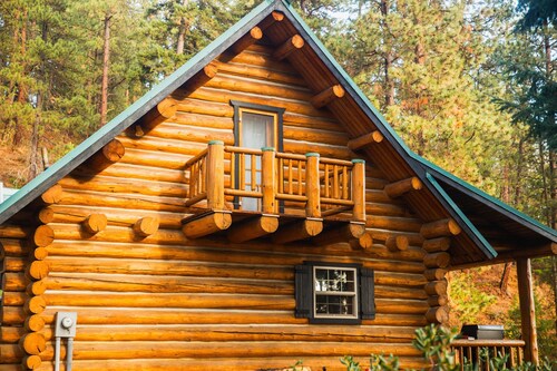 Teanaway Pines: Riverfront Mountain Retreat