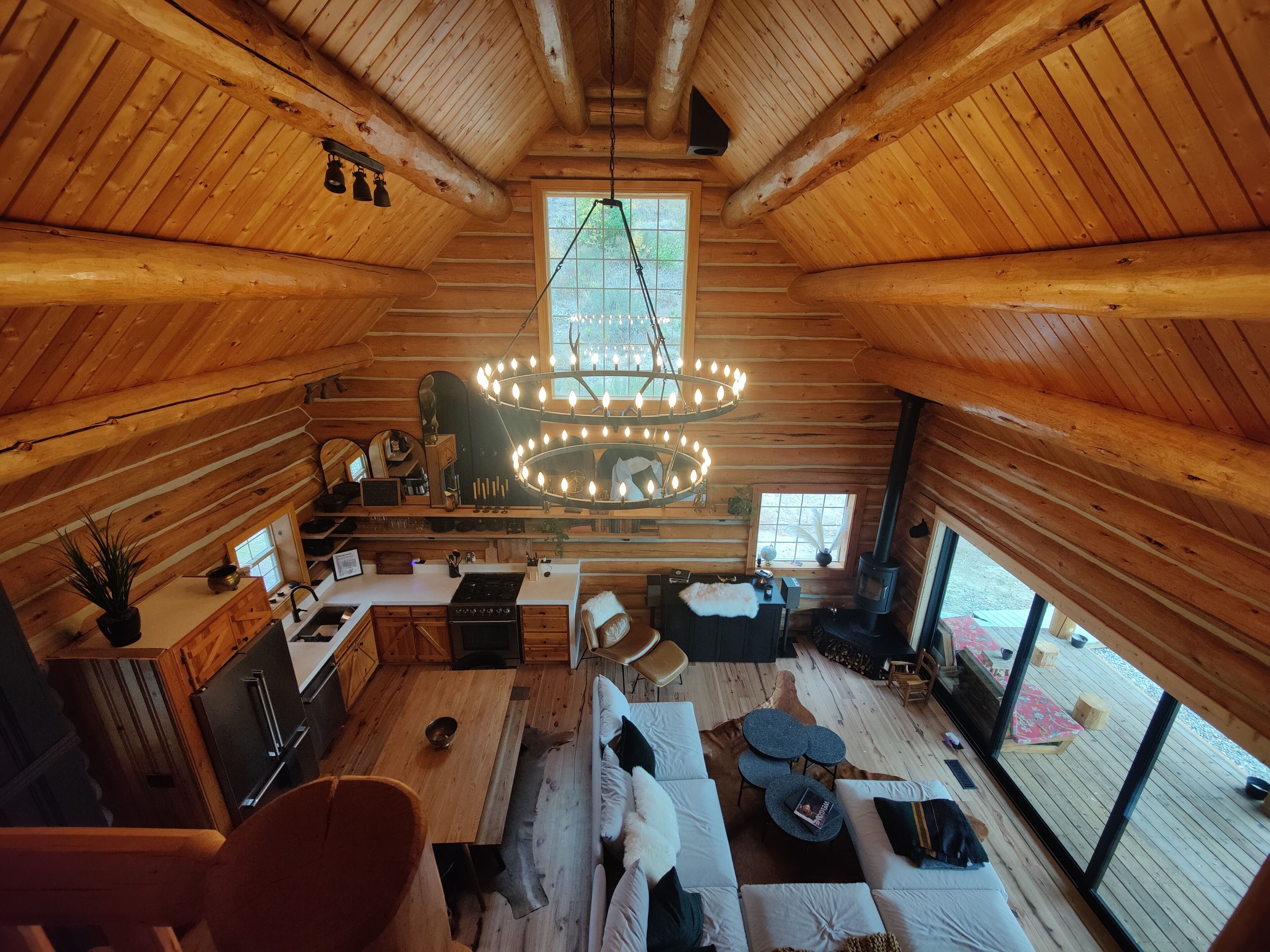 Private Luxury River Front Log Cabin in Cle Elum: Hot Tub, Mountain Views, 9 Acres