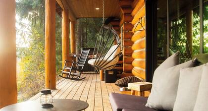 Teanaway Pines: Riverfront Mountain Retreat