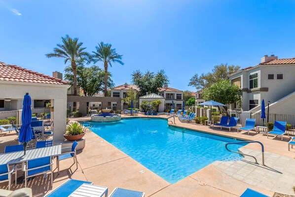 Piscine extérieure, piscine chauffée