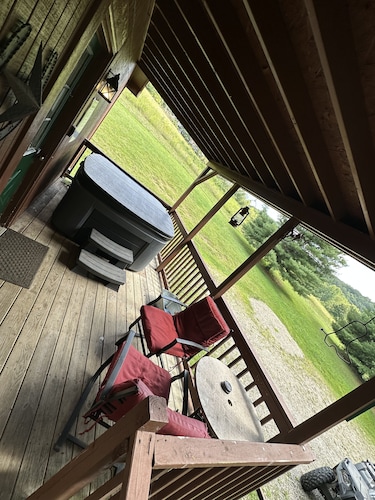 Dakota Trail Cabin 1/2 mile from Old Man's Cave State Park in Hocking Hills