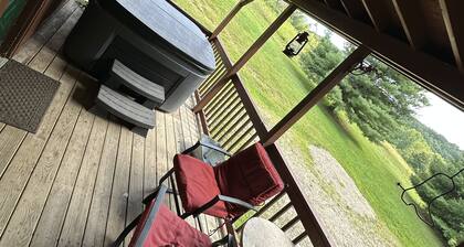 Dakota Trail Cabin 1/2 mile from Old Man's Cave State Park in Hocking Hills