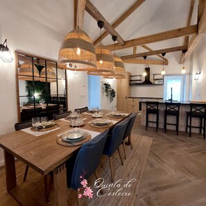 Dining - Quinta de Charme com 5000m2 Toda Vedada a Minutos de Praias Fluviais (Paredes de Coura)
