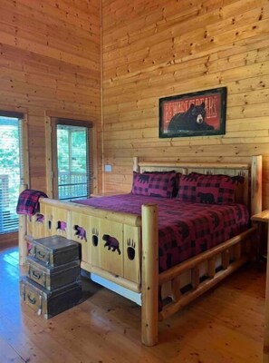 2 bedrooms, desk, free WiFi, bed sheets - Cozy Cabin at Copperhill, Tn.
Fire Pit, Hot Tub, Nature Trails.....WOW (Copperhill)