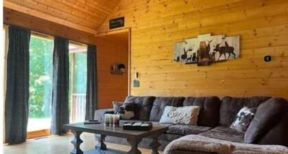 Cozy Cabin at Copperhill, Tn.
Fire Pit, Hot Tub, Nature Trails.....WOW