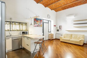 Interior - GuestHost - Comfortable 55 sqm apartment, located on the ground floor of a renovated period building, for 4 people. The accommodation is located in a residential area, equipped with all the main services and well connected to the historic centre, which c (Firenze)