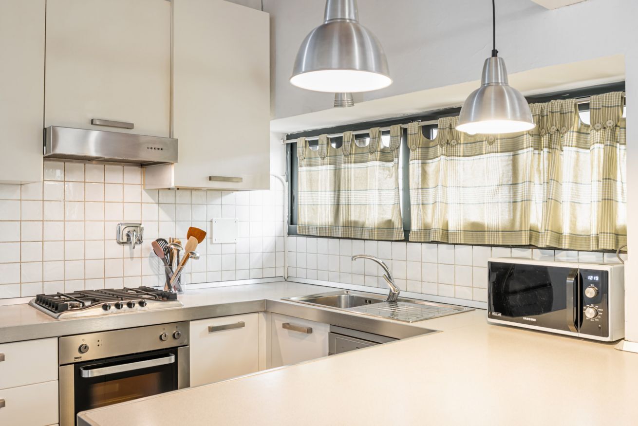 Mikrowelle, Ofen, Herdplatte, Geschirrspüler