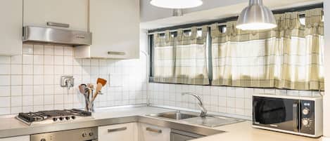 Micro-ondes, four, plaque de cuisson, lave-vaisselle