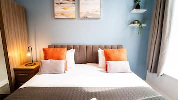 1 bedroom, desk, iron/ironing board, internet