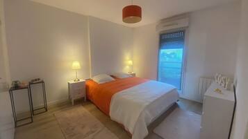 1 slaapkamer, een strijkplank/strijkijzer, reisbedje, gratis wifi