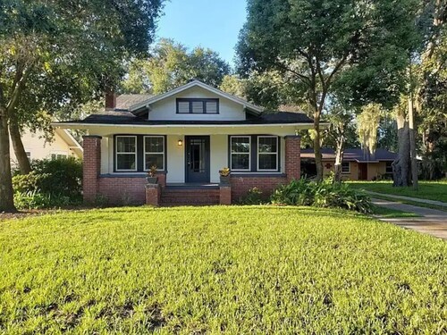 Charming Bungalow Steps Away From Medical Row

