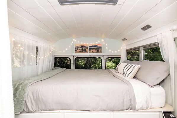 1 bedroom, bed sheets
