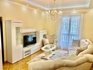 1 bedroom, laptop workspace, blackout drapes, soundproofing - Belgrade heart of historical center (Belgrade)