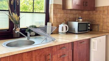 Frigorifero, piano cottura, lavastoviglie