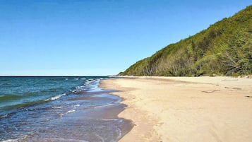 Una playa cerca