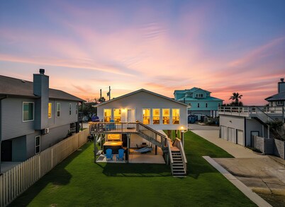Sea Isle Bay Watch Canal Home Sleeps 8 Dog Friendly Great Fishing and Hot Tub.