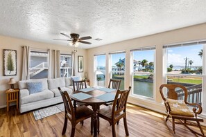 Interior - Sea Isle Bay Watch Canal Home Sleeps 8 Dog Friendly Great fishing w kayak launch (Galveston)
