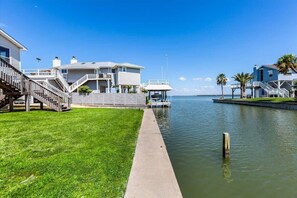Exterior - Sea Isle Bay Watch Canal Home Sleeps 8 Dog Friendly Great fishing w kayak launch (Galveston)
