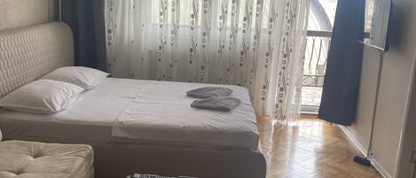 1 間臥室、書桌