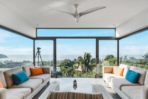 Smart TV, books, stereo, offices