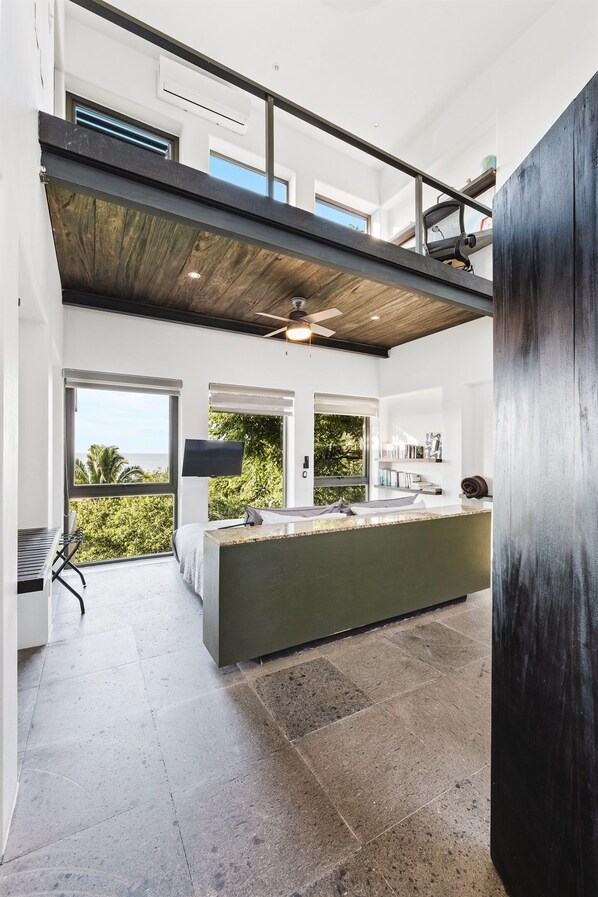 3 camere, una scrivania, ferro/asse da stiro, culla da viaggio