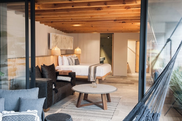 Premium Suite, King bed and Jacuzzi | 1 bedroom, premium bedding, down comforters, pillowtop beds