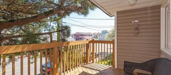 Jolly Judlee 1BR 1BA Bayside Renovated Efficiency