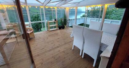 Cozy village house in Funningsfjørð