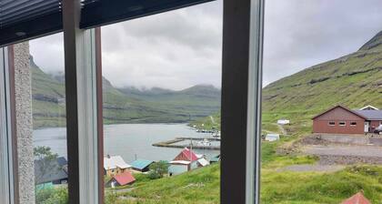 Cozy village house in Funningsfjørð