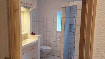 Dutxa, assecador de cabells, tovalloles i sabó