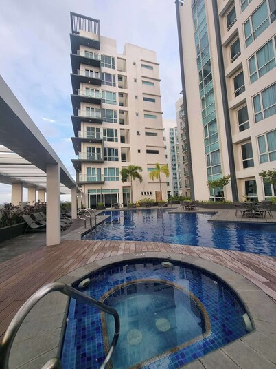 Lovely Studio centrally located to vibrant city of love, Festive Walk Mall view.