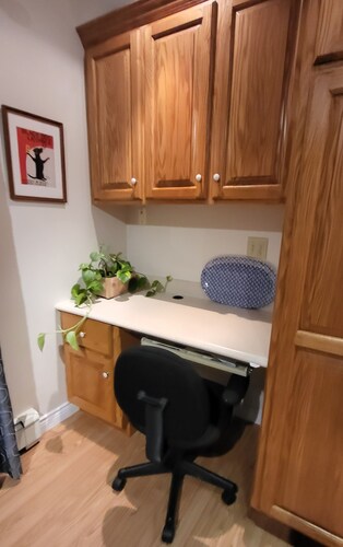 Spacious 1 bedroom tree-top apartment with all the amenities of home. 