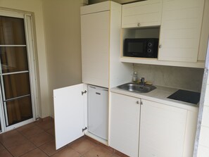 Fridge, microwave, stovetop, coffee/tea maker