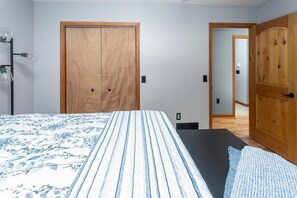 4 bedrooms, desk, iron/ironing board, free WiFi - Fleur de Lis 4bed 3bath & Mountain Views (Wasilla)