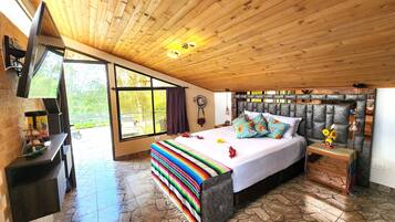 3 間睡房、書桌、熨斗/熨衫板、可攜式嬰兒床