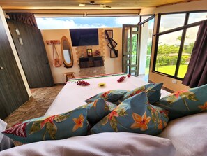 3 chambres, bureau, fer et planche Ă repasser, lit parapluie