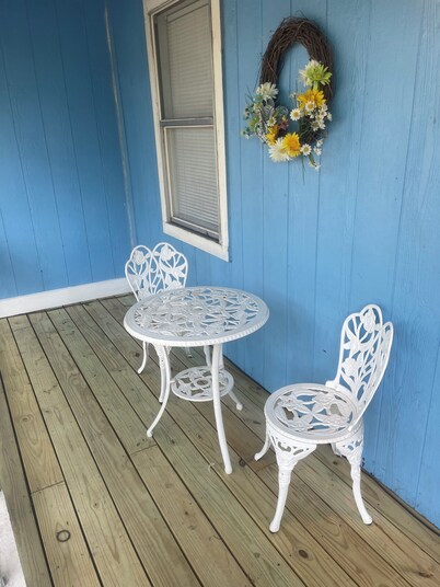 Blue Pool House 