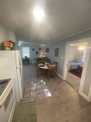 Interior - Blue Pool House  (Lone Oak)