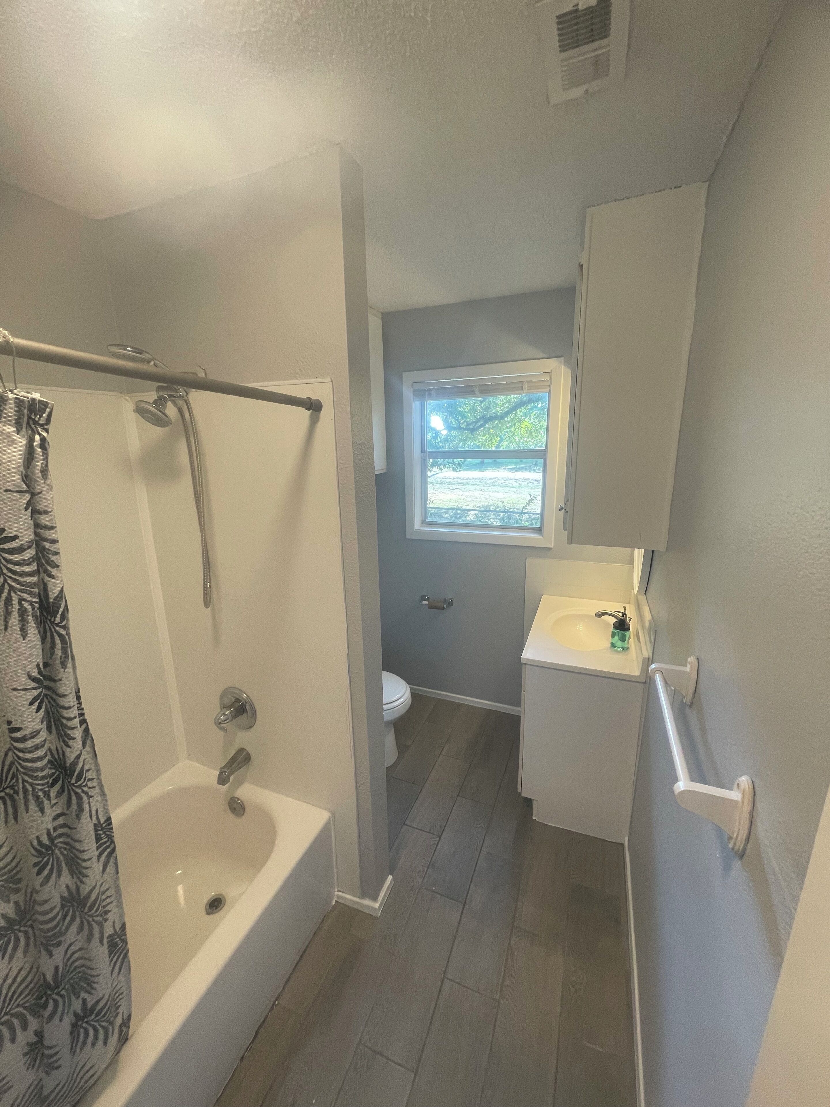 Towels, soap, shampoo, toilet paper