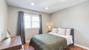 3 bedrooms, in-room safe, desk, iron/ironing board