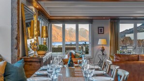 Dining - The Ballarat Apartment (Queenstown)