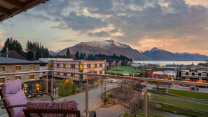 Property grounds - The Ballarat Apartment (Queenstown)