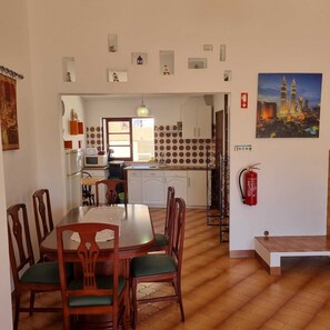 Dining - Casa Nelinha (Luz)