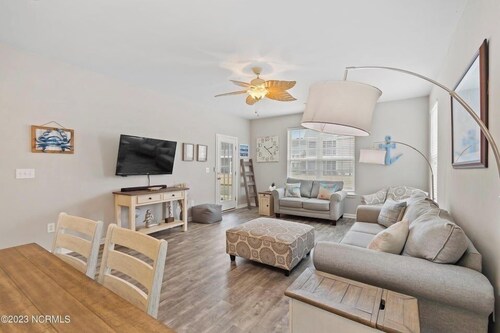 1st Floor: Pet-Friendly, No Cleaning Fee, 3BD-2BA Condo near Golf & Beaches!