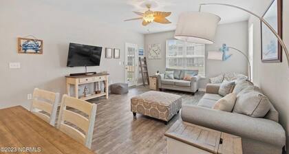 1st Floor: Pet-Friendly, No Cleaning Fee, 3BD-2BA Condo near Golf & Beaches!