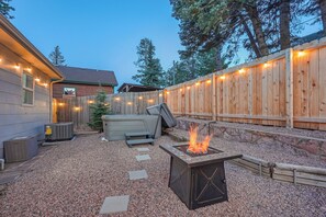 Terrace/patio - Hot Tub | Game Room | Wood Fireplace (Cascade)