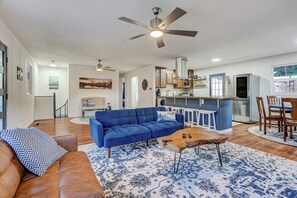 TV, fireplace, foosball, table tennis - Hot Tub | Game Room | Wood Fireplace (Cascade)