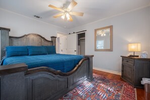 2 makuuhuonetta, silitysrauta/-lauta, Wi-Fi, vuodevaatteet